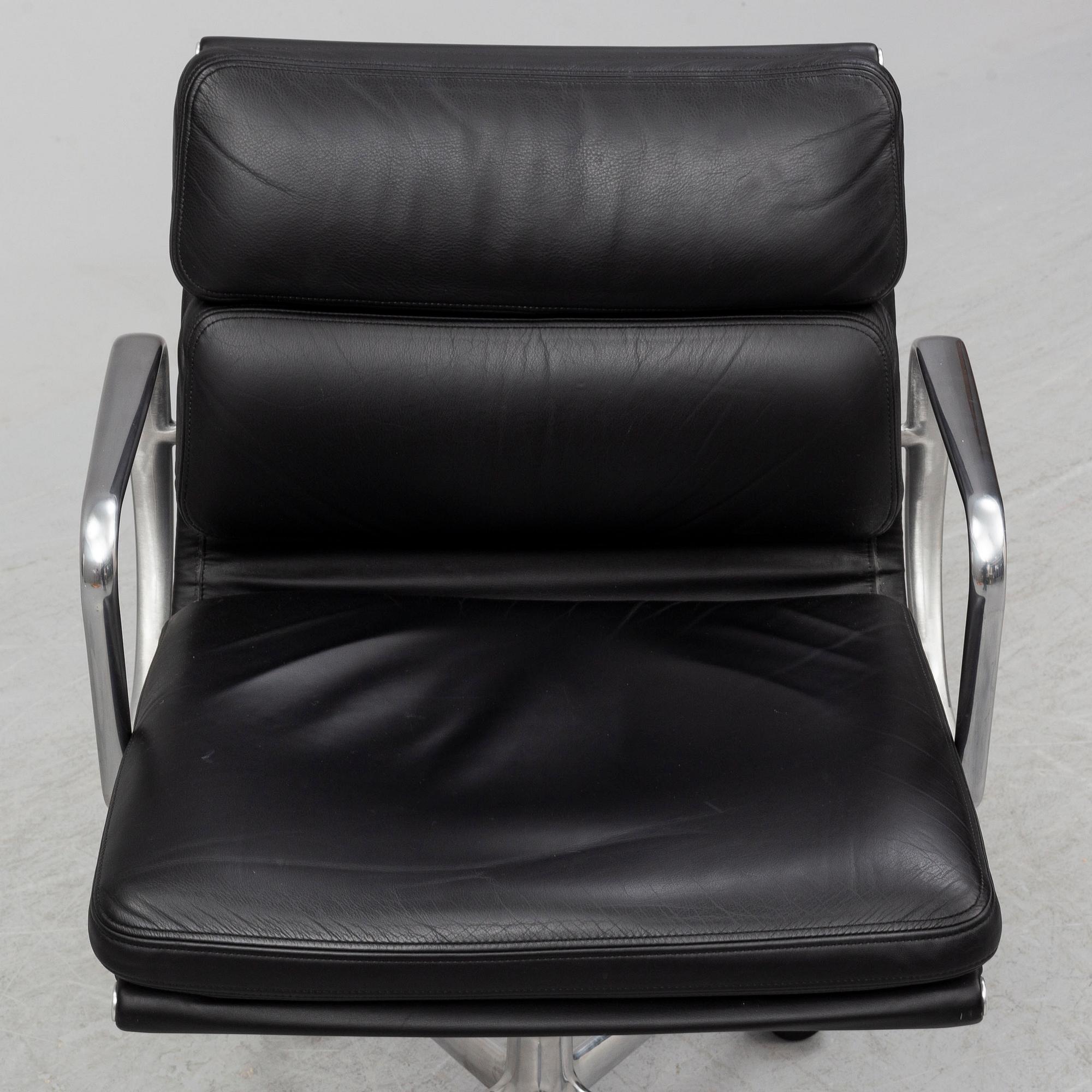 CHARLES & RAY EAMES, skrivbordsstol, "Soft pad chair". Eames Office 2008.