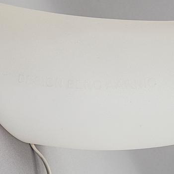 Eero Aarnio, pöytävalaisin "Swan" Melaja Oy, 2007.