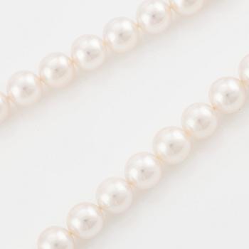 Four cultured pearl necklaces, Gaudy.