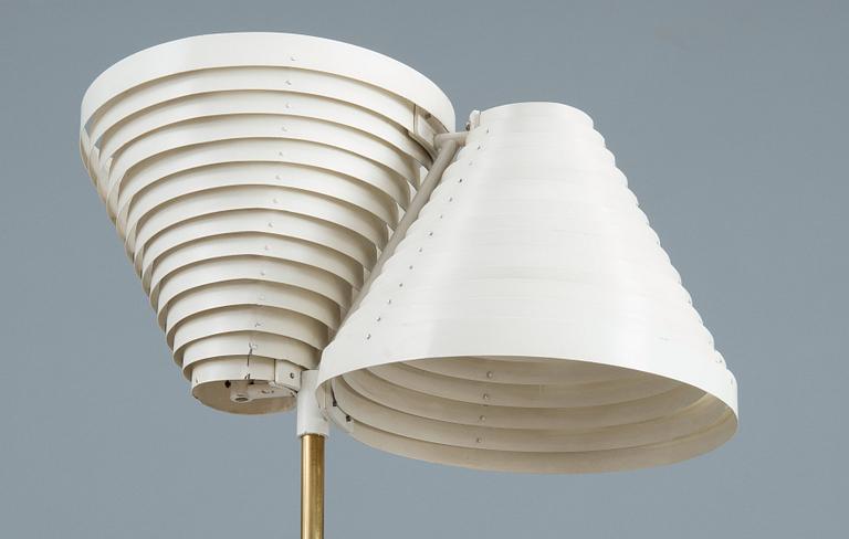 Alvar Aalto, GOLVLAMPA A 810.