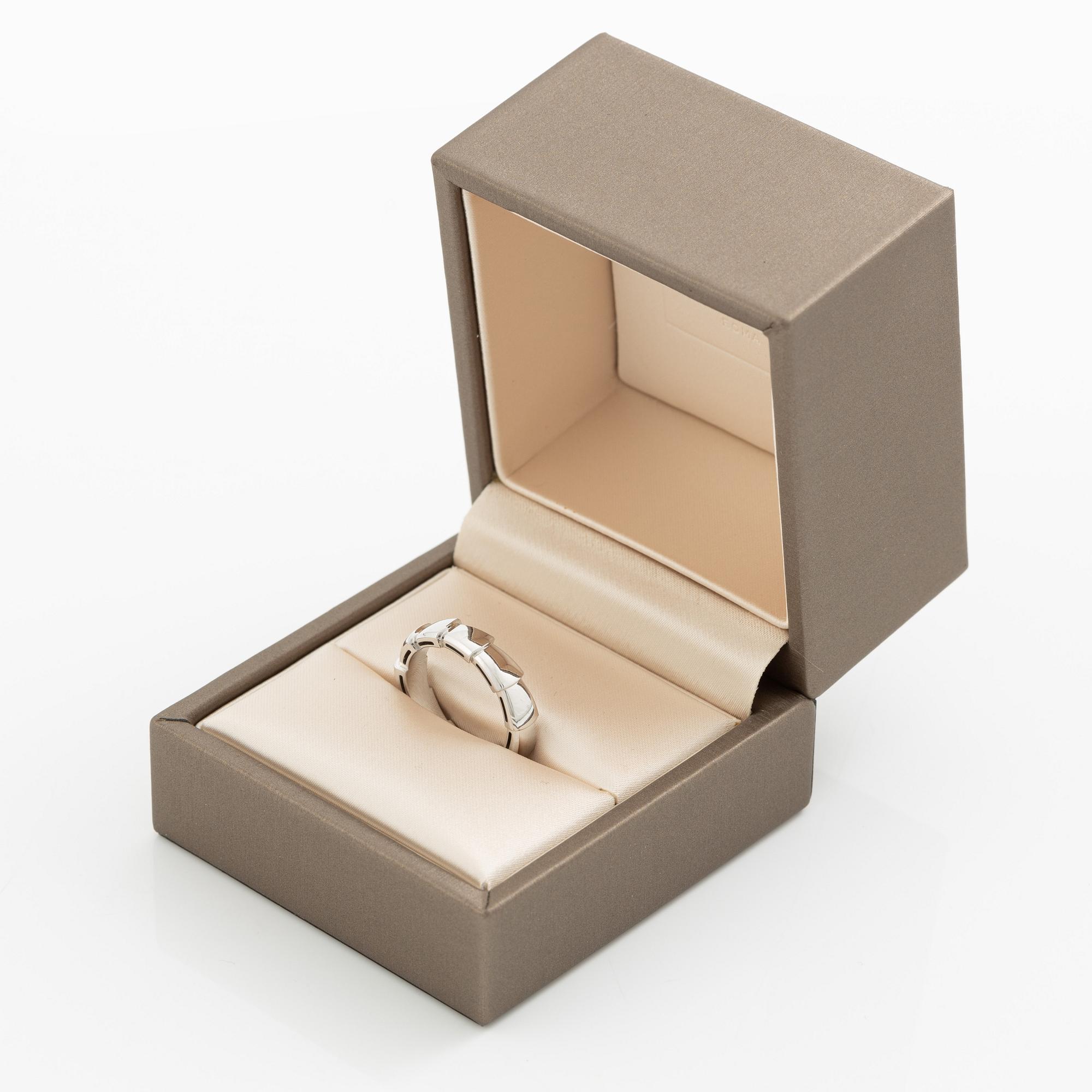 Bulgari, ring, "Serpenti viper band ring" 18K white gold.