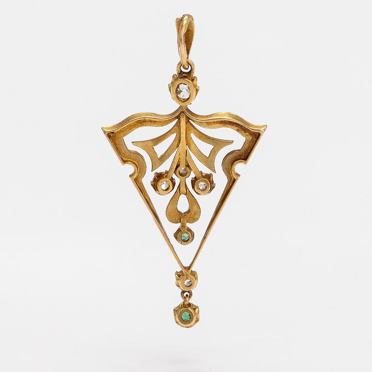 A 14K gold pendant with emeralds and old-cut diamonds ca. 0.53 ct in total. Russia, early 20th century.