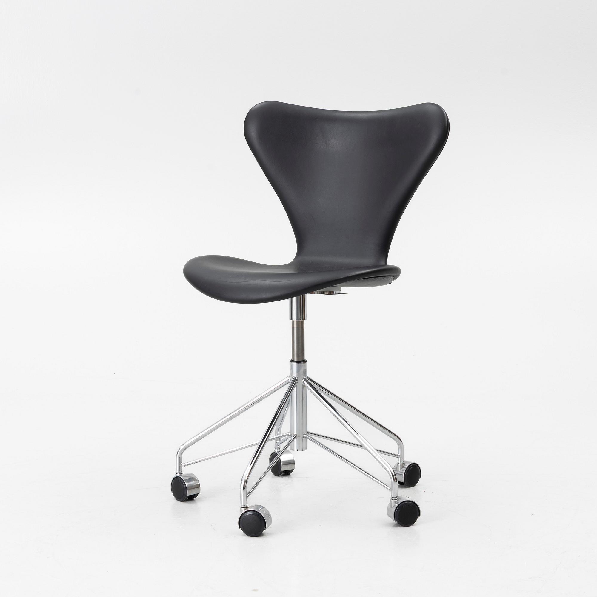 Arne Jacobsen, Office chair, model 3117, 'Serie Seven' Fritz Hansen, 2017.