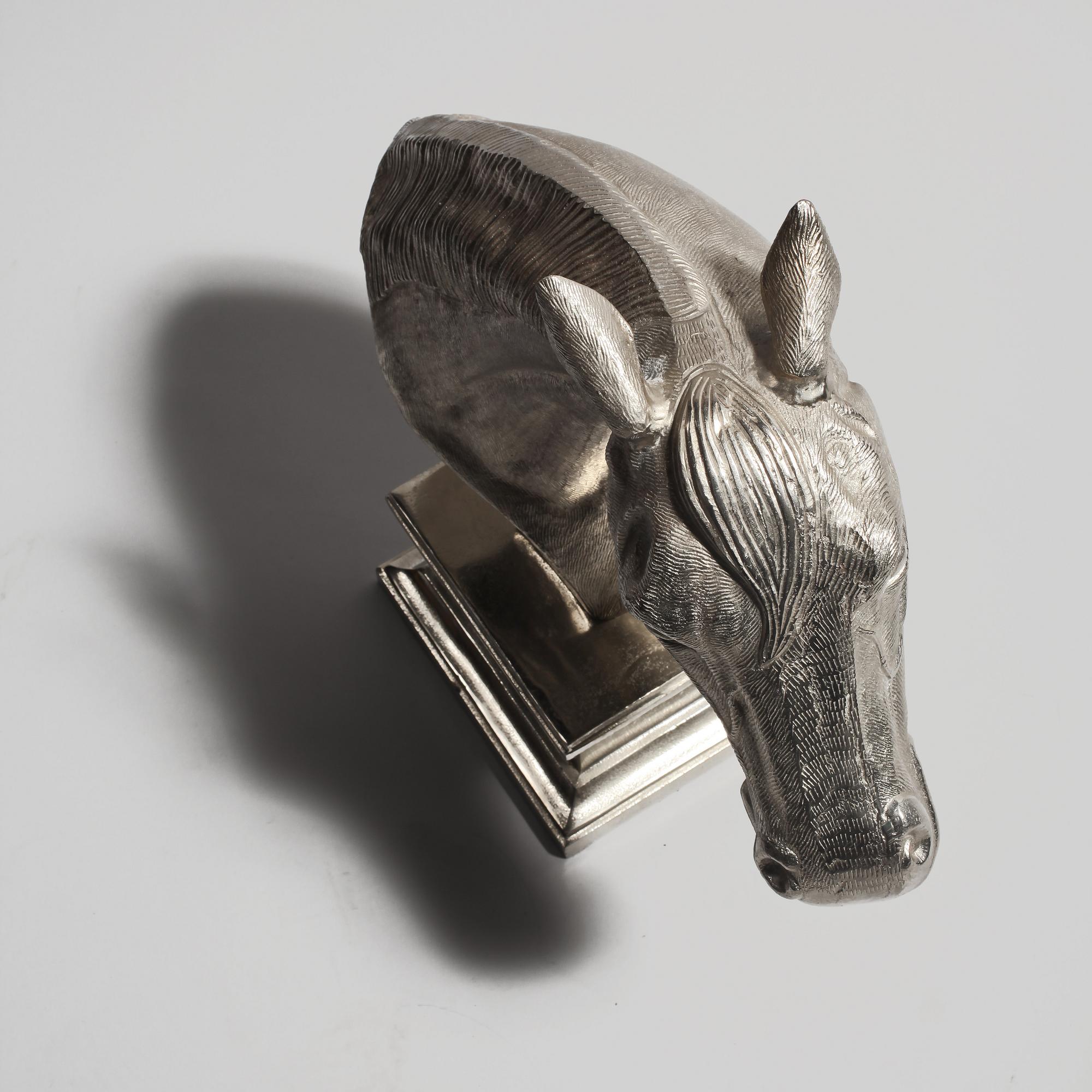 SKULPTUR, vitmetall, sent 1900-tal.