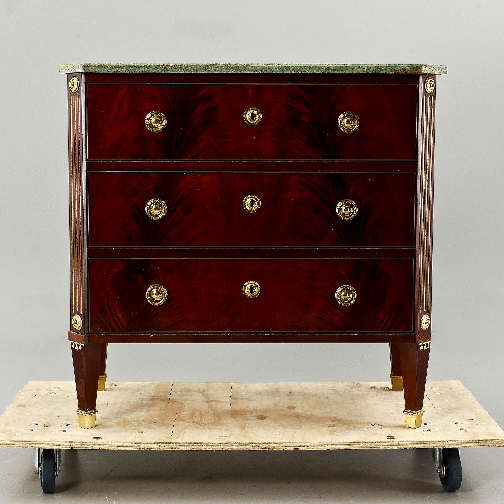 BYRÅ, sengustaviansk stil, 1900-tal.