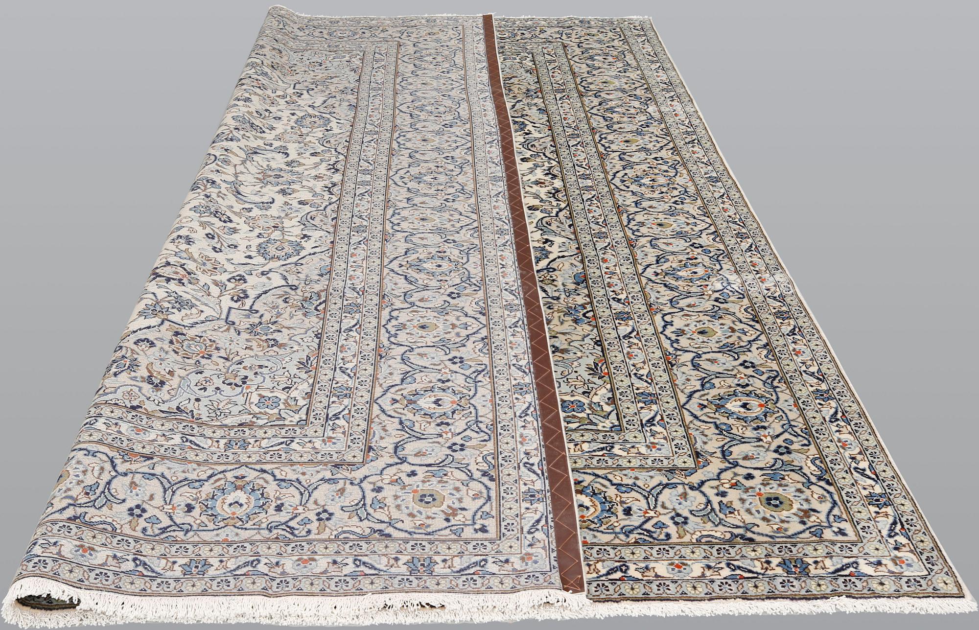 A Kashan carpet, ca 346 x 242 cm.