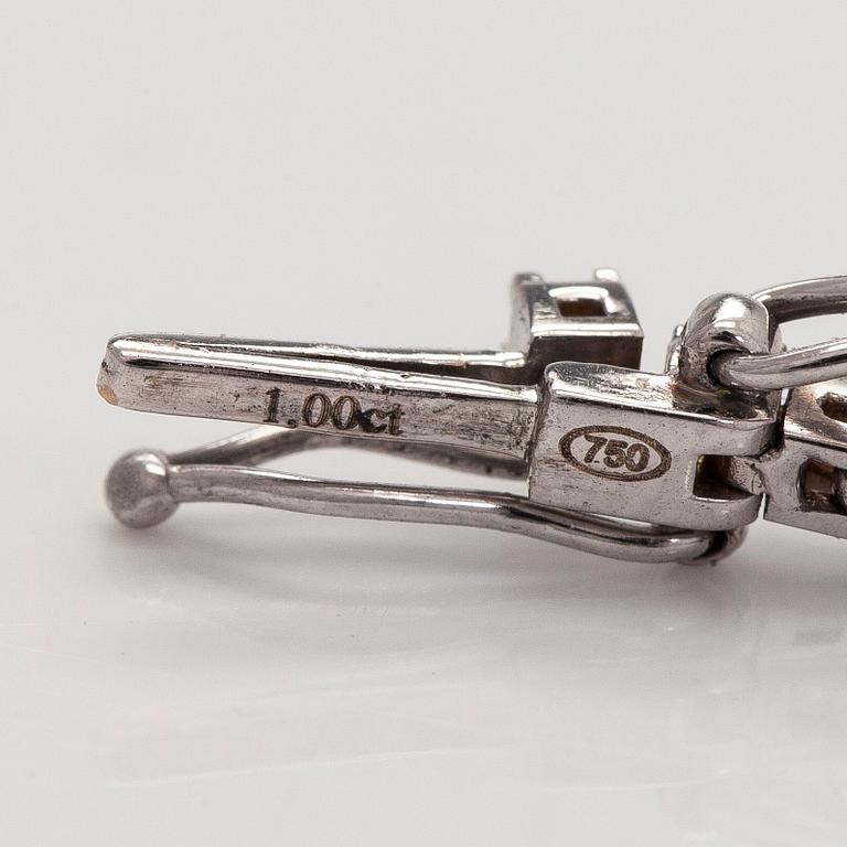 Tennisarmband, 18K vitguld och briljantslipade diamanter.