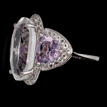 RING, sterlingsilver, vita topaser tot ca 20.00 ct, ametister tot ca 5.00 ct.