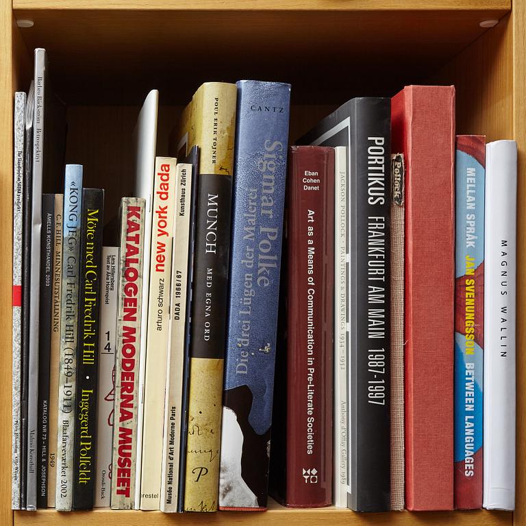 Björn Springfeldt's art library.