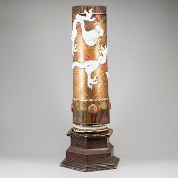 A large vase with wooden foot, clay on porcleain, Japan, Meiji (1868-1912).