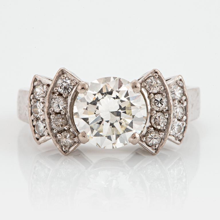 An 18K white gold ring set with an old-cut diamond ca 1.50 cts and round brilliant-cut diamonds.