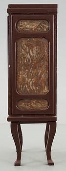 SKÅP, jugend, tillskrivet Ernst Lundström, 1900-talets början.