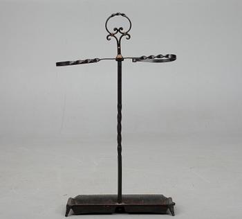 BRASSKYDD / PARAPLYSTÄLL, järn, 1900-talets slut.