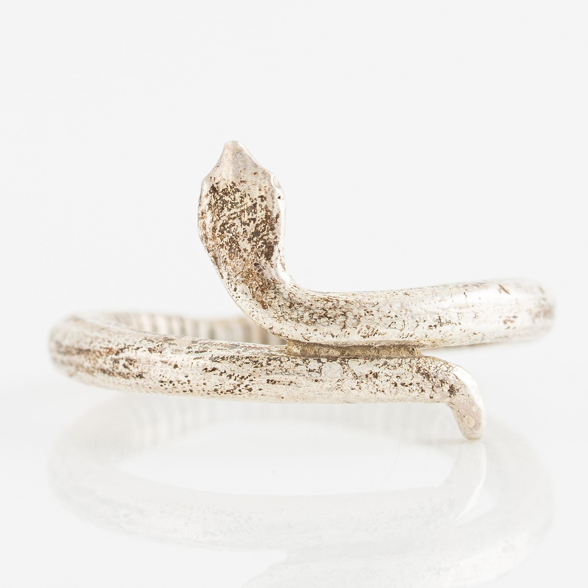Ring, Terrs, silver i form av orm.