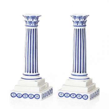 Ljusstakar, ett par, porslin, "Musselmalet", modell 2119, Royal Copenhagen, Danmark 1889-1922.