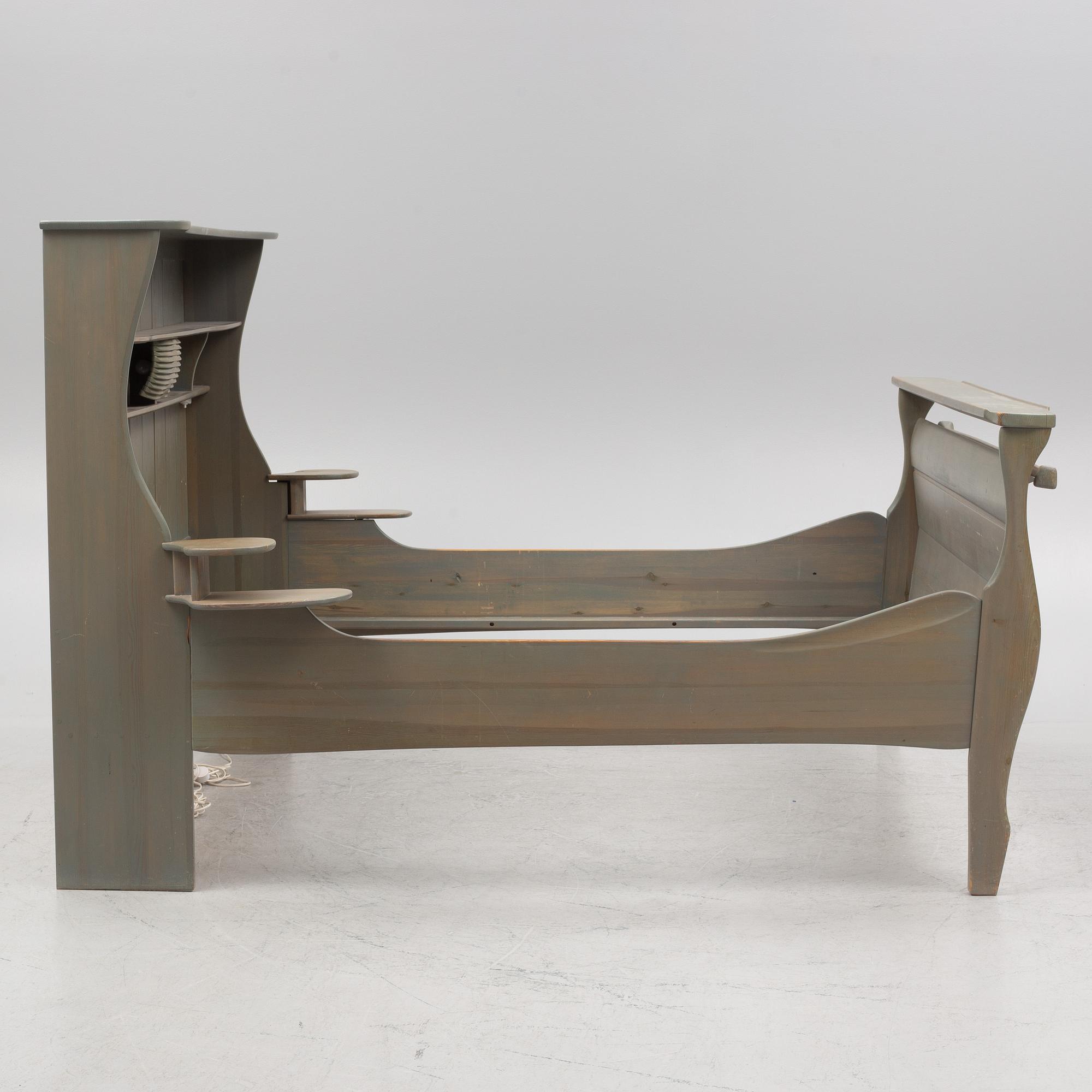 Carl Malmsten, a 'Fata Morsgris' bed.