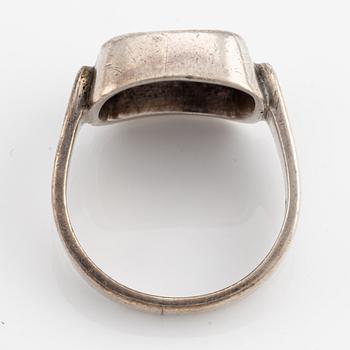 Engelbert/Stigbert, en collier och en ring, silver.