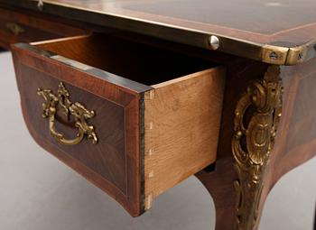 SKRIVBORD, rokokostil, 1900-talets första hälft.