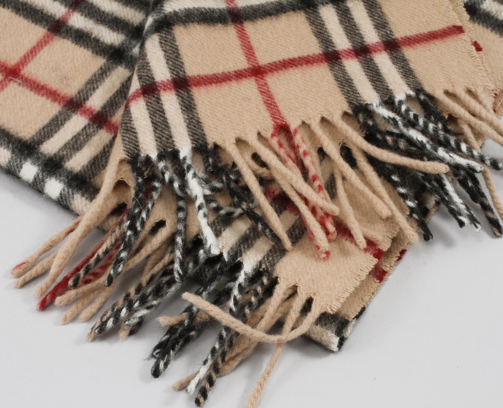 HALSDUK, Burberry.