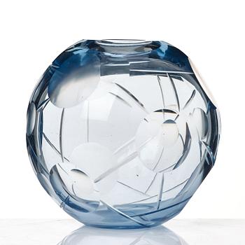 Vicke Lindstrand, a cut glass vase, Orrefors 1931.