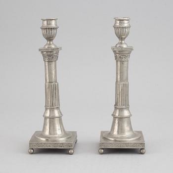 A pair of pewter candlesticks, first half of the 19th century.