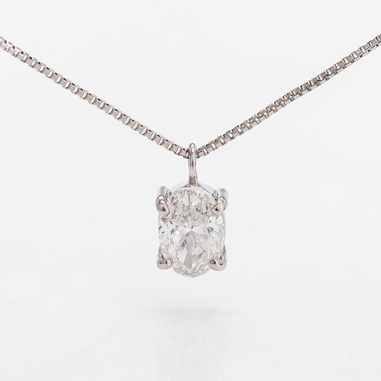 Hänge, platina med ovalslipad diamant, 0.505 ct enligt gravyr, samt kedja.