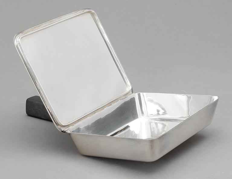 SKRIN, sterlingsilver, Åke Strömdahl för Hugo Strömdahl, Stockholm, 1955. Vikt ca 300g.