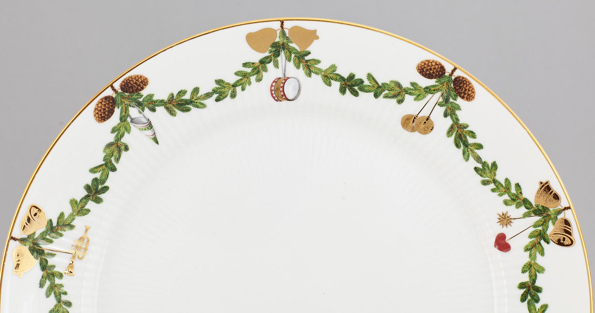 Julservis, 32 delar, porslin, Royal Copenhagen, Danmark.