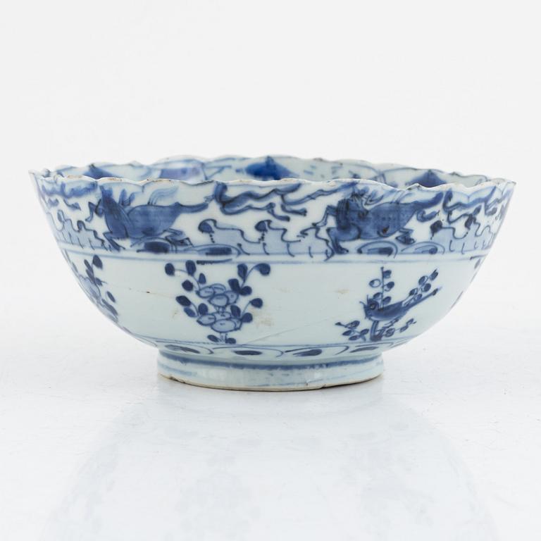 A blue and white bowl, Ming dynasty, 17th century.