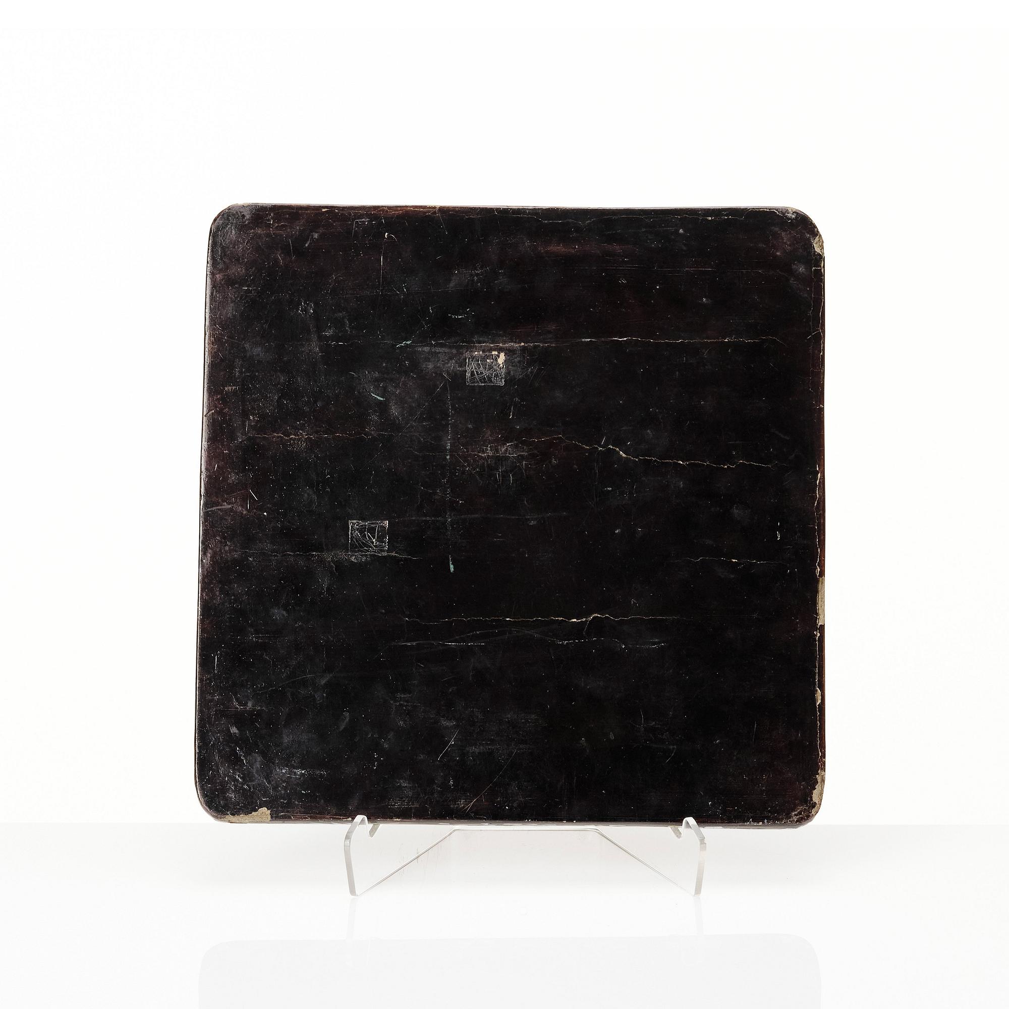 A Chinese lacquer box and tray, early 20th century.