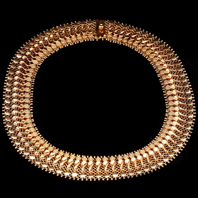 HALSCOLLIER, guld 18K, svensk importstämpel, 1900-tal. Vikt ca 62 gram.