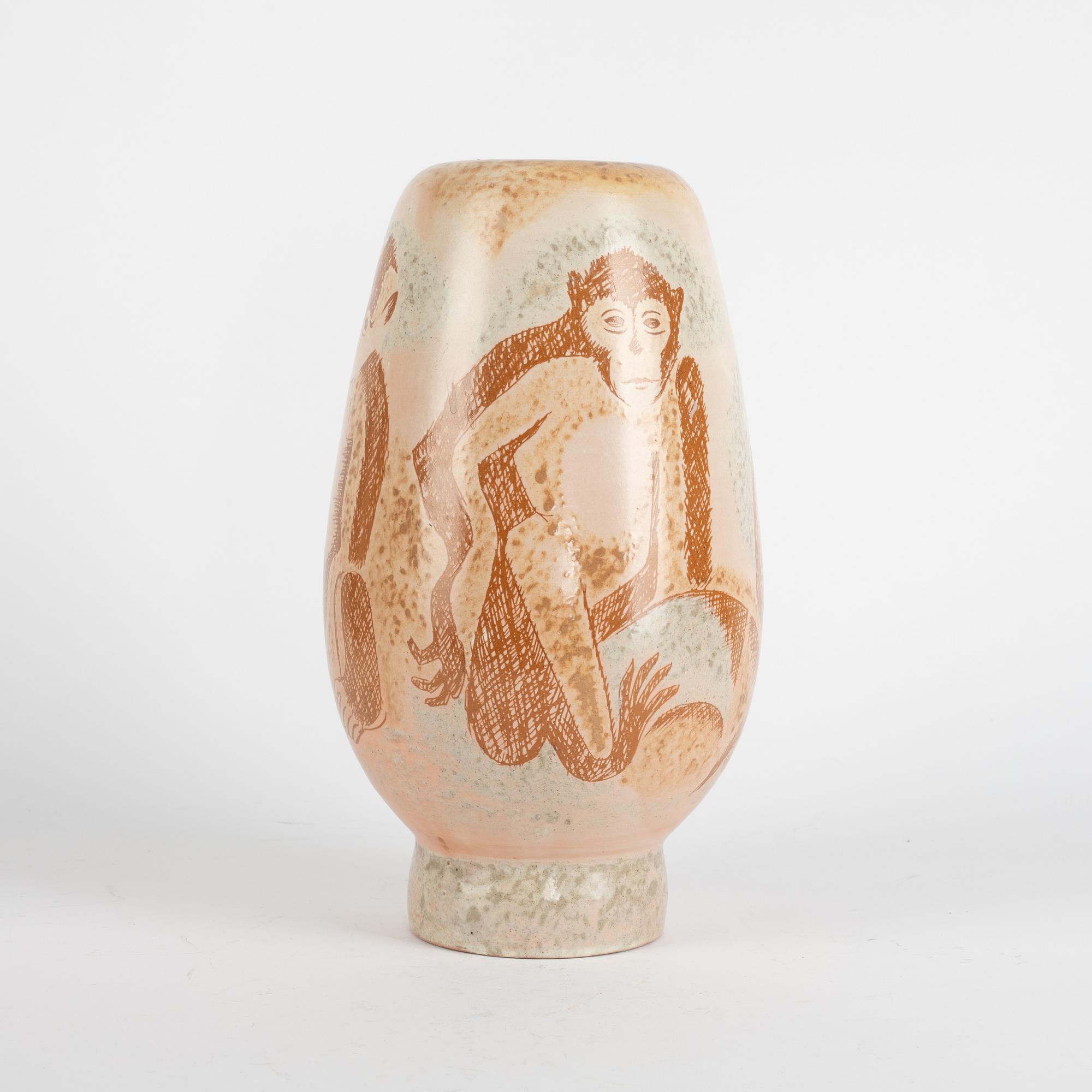 Vicke Lindstrand, vas, glaserat lergods, Upsala-Ekeby, modell 352, i produktion 1944-48.
