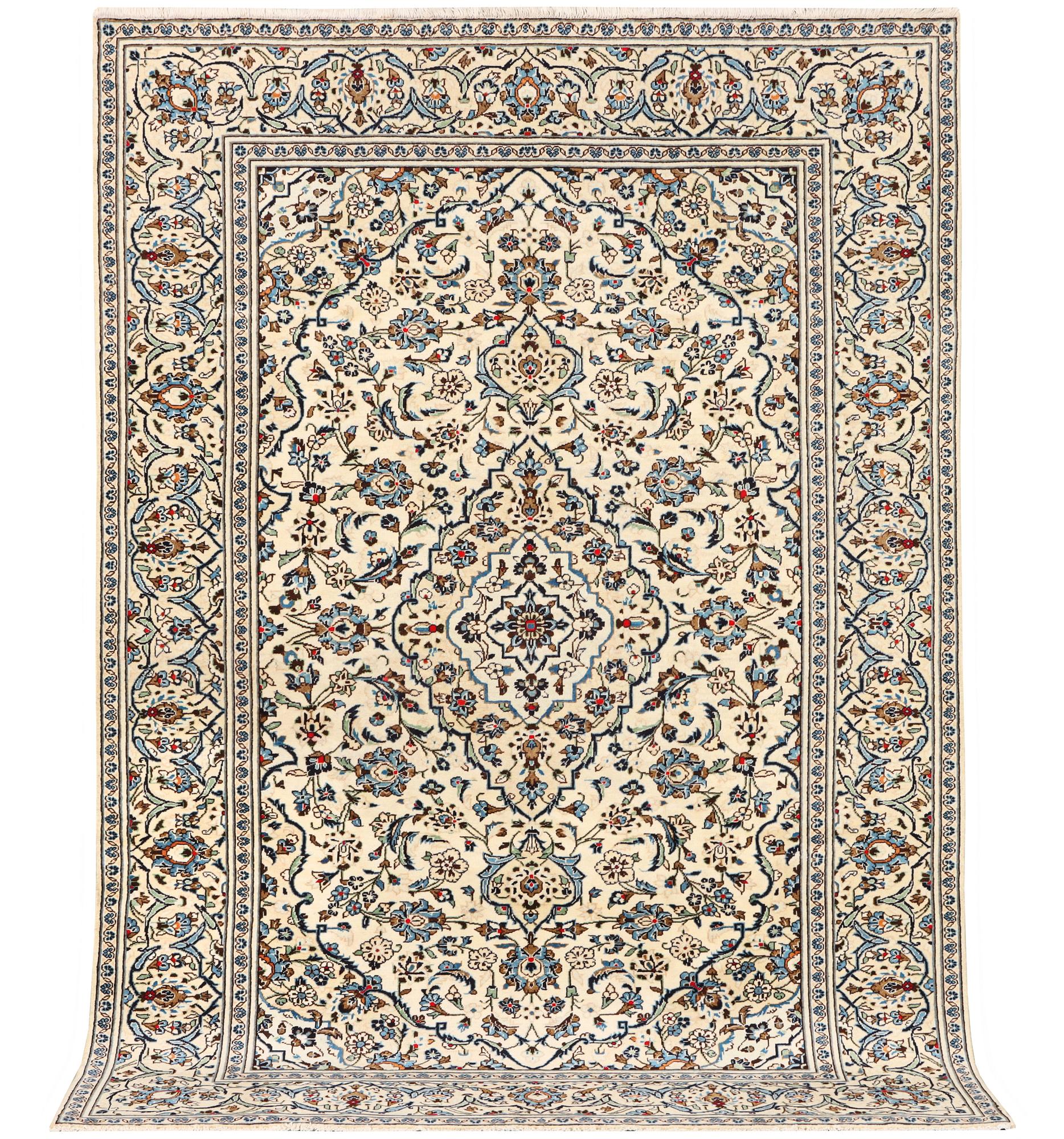 A Kashan carpet, c. 290 x 197 cm.