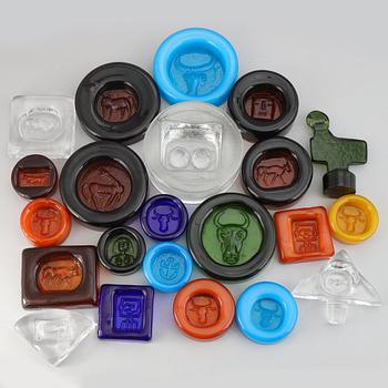 Erik Höglund, 23 glass objects.