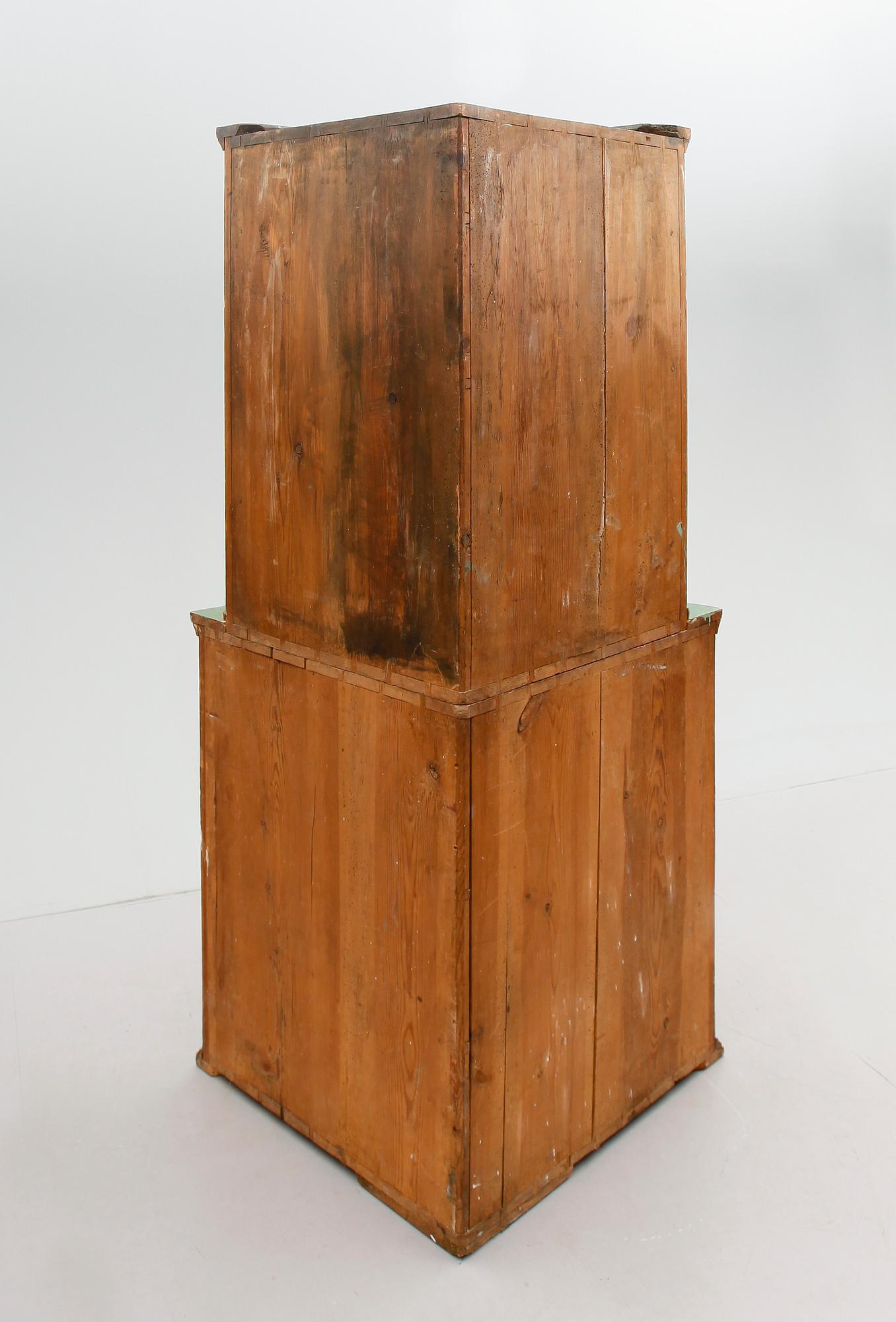HÖRNSKÅP, 1700-/1800-tal.
