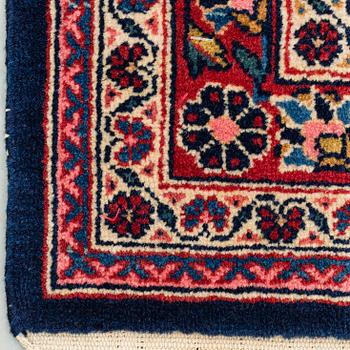 A CARPET, a semi-antique Kashan, ca 314 x 214 cm.