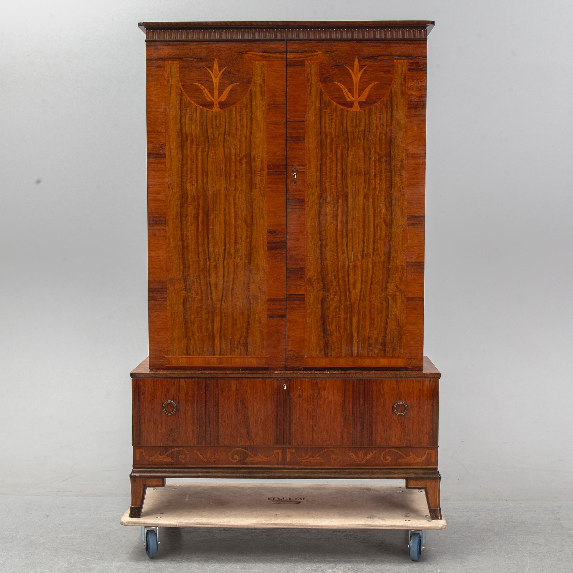 Erik Chambert, attributed to, a 1920's-30's Swedish Grace cabinet.
