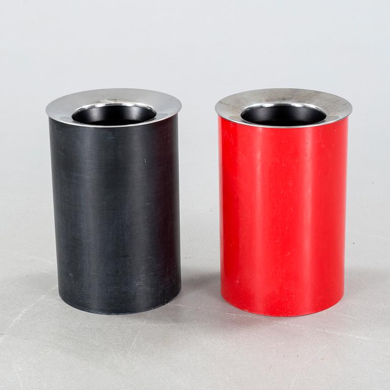 Two waste paper bins, designed by Gino Colombini, license manufactured by Husqvarna Borstfabrik for Kartell, 1970s.