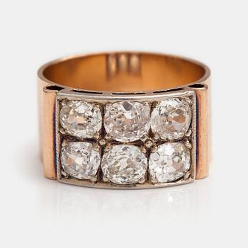 A 14K gold ring with old-cut diamonds ca. 2.50 ct in total. Kultakolmio Ky, Espoo 1951.