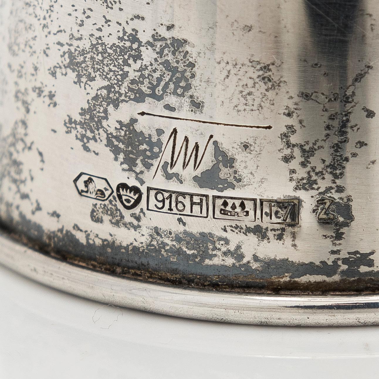 Tapio Wirkkala, kynttilänjalka, hopeaa, TW 189, Kultakeskus 1962.