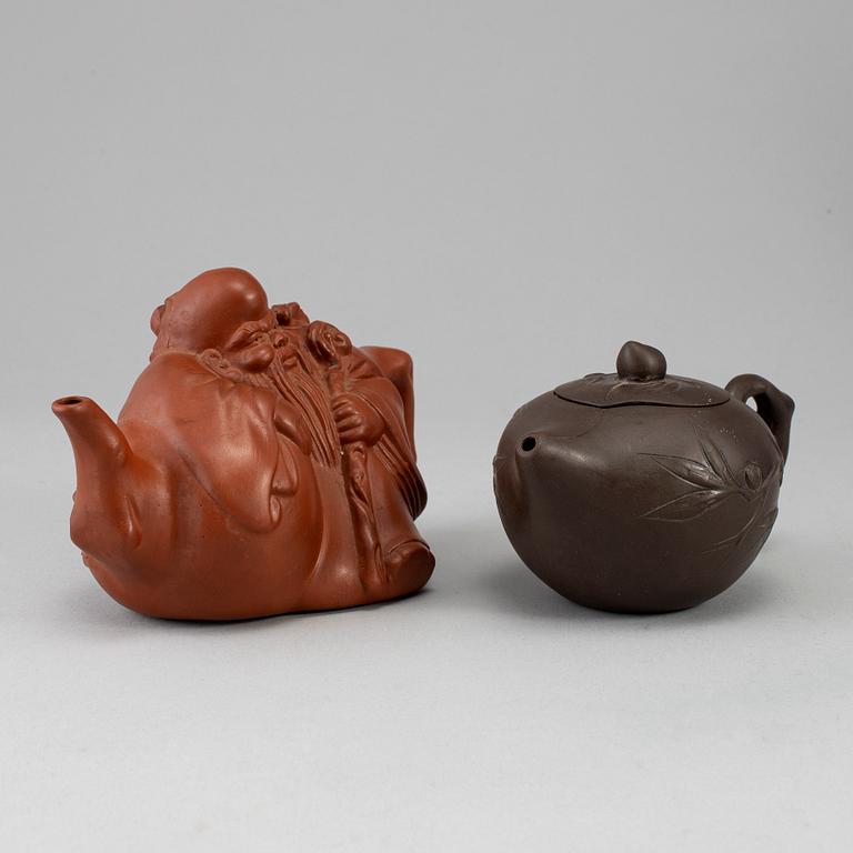 Two Yixing tea pots with cover, China, 20th Century.