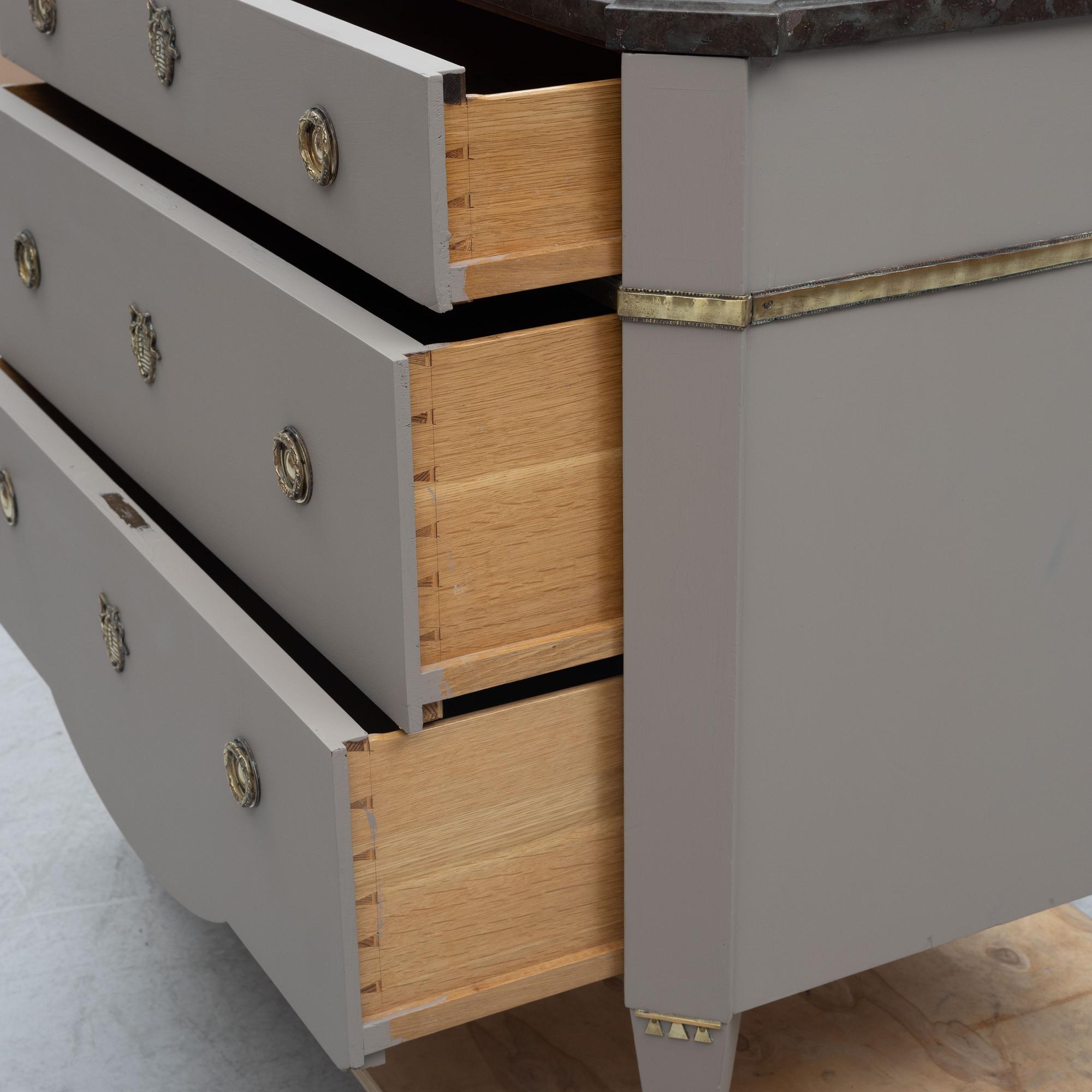 Chest of drawers, Gustavian style, 20th century.