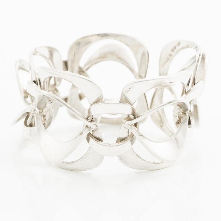Theresia Hvorslev, a bracelet, silver, Falköping 1972. For Alton.