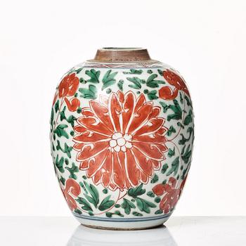 A Transitional wucai jar, 17th Century.