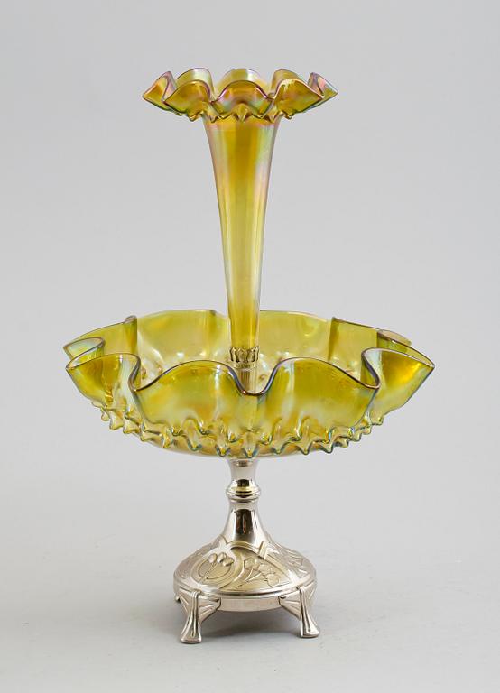 BORDSUPPSATS, glas och nickel, omkring år 1900.