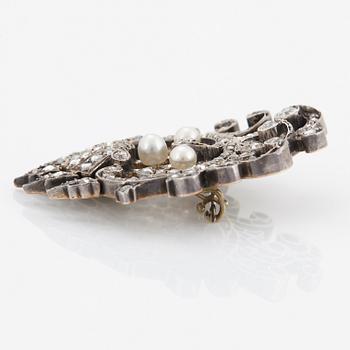 An 18K gold and silver brooch set with old- and rose-cut diamonds.