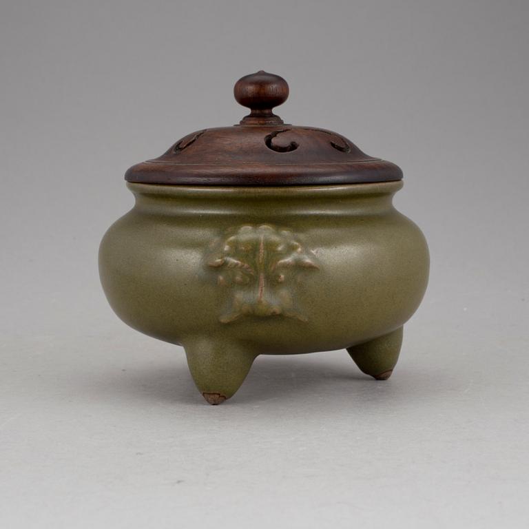 RÖKELSEKAR, stengods, Qianlong (1736-1795).