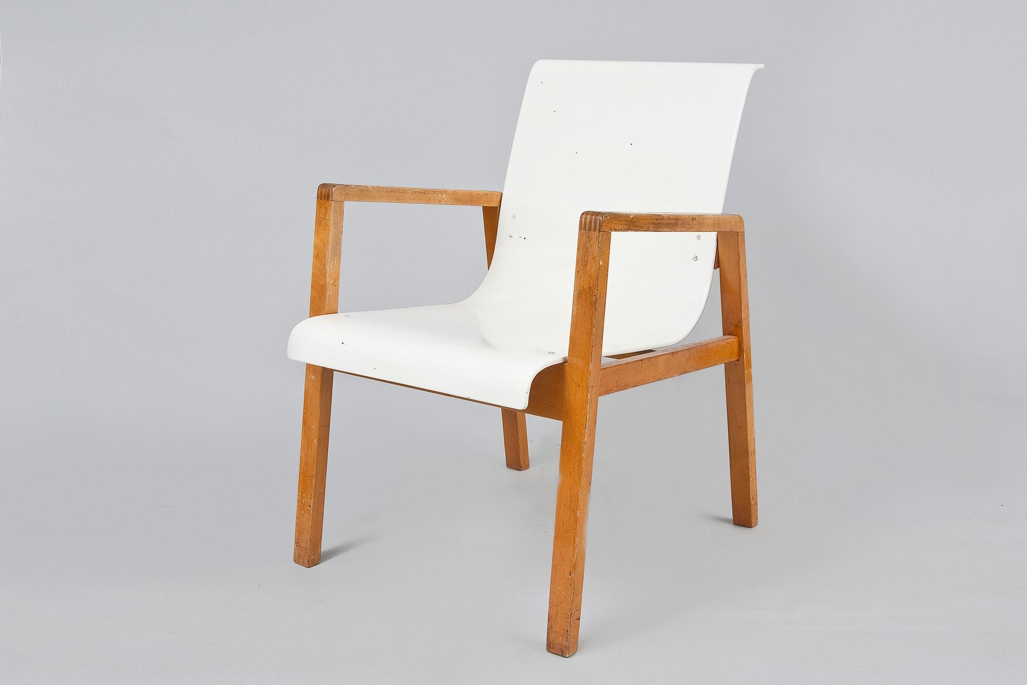 Alvar Aalto, A CHAIR No 403.