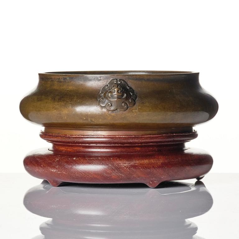 A bronze censer, Qing dynasty with Xuande mark.