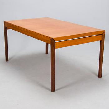 Pertti Salmi, a 1970s 'Samuel' dining table and eight 'Simeon' chairs for Vaara Tuotanto, Kaluste-Yhtymä, Finland.